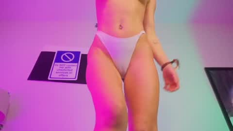 Snapshot of reallilygrace chatting on 12-22-24, 04:06 Lily Grace online show from 12-22-24, 04:06