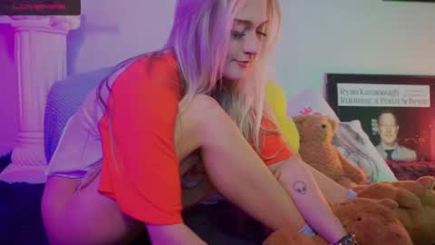 Snapshot of reallilygrace chatting on 03-08-25, 02:12 Lily Grace online show from 03-08-25, 02:12