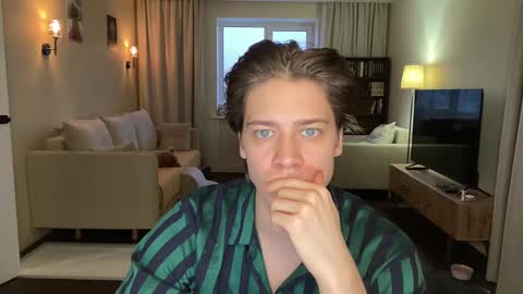 Snapshot of realsupermichael chatting on 02-04-25, 02:32 AliceEve online show from 02-04-25, 02:32