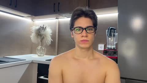 Snapshot of realsupermichael chatting on 02-14-25, 05:36 AliceEve online show from 02-14-25, 05:36