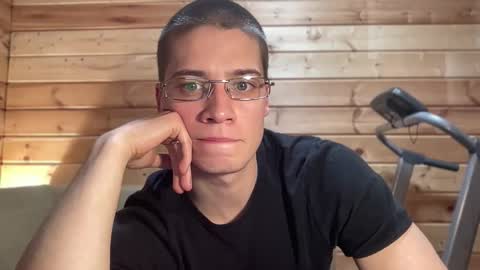 Snapshot of realsupermichael chatting on 01-12-26, 05:40 AliceEve online show from 01-12-26, 05:40