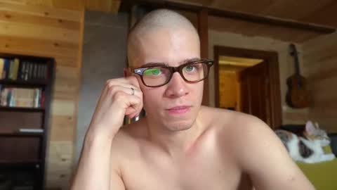 Snapshot of realsupermichael chatting on 03-03-26, 08:42 AliceEve online show from 03-03-26, 08:42