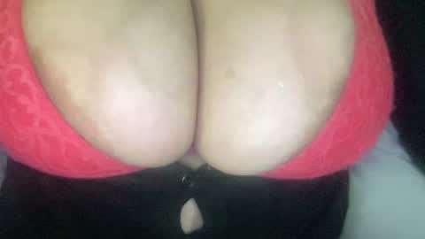 Snapshot of realthicklatina chatting on 06-16-26, 05:04 Gianna online show from 06-16-26, 05:04