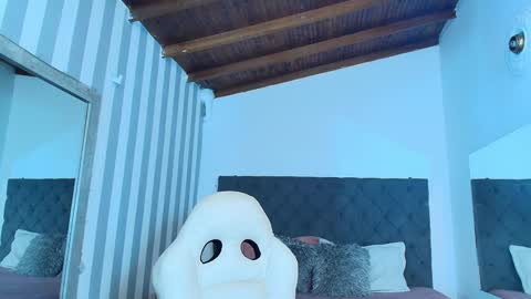 I invite you to my birthday on November 3th  online show from 01-07-25, 03:46