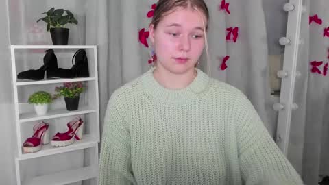 rebecca_____ online show from 02-10-25, 12:30