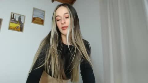 Snapshot of rebecca_johonsonn chatting on 02-14-25, 01:23 Becca Johnsoon online show from 02-14-25, 01:23