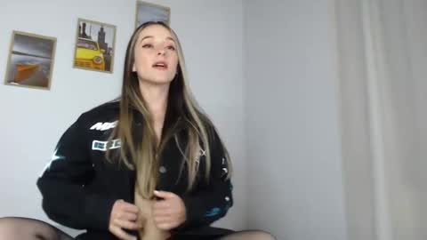 Snapshot of rebecca_johonsonn chatting on 02-16-25, 01:14 Becca Johnsoon online show from 02-16-25, 01:14