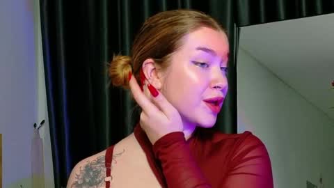 Snapshot of rebecca_lace chatting on 10-22-25, 09:58 rebecca_lace online show from 10-22-25, 09:58