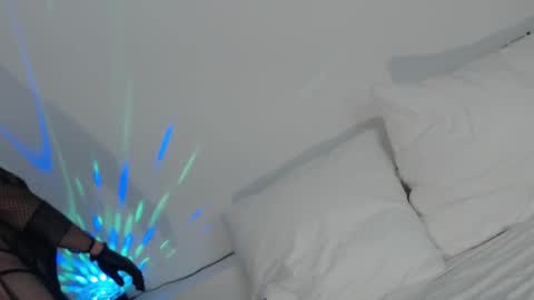 Rebeccalachaude online show from 11-11-25, 08:14