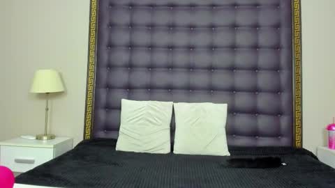 Snapshot of rebeccavibes chatting on 11-17-25, 08:25 rebeccavibes online show from 11-17-25, 08:25