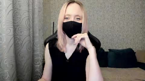 Snapshot of rebesaolset chatting on 12-14-24, 05:36 RebesaOlset online show from 12-14-24, 05:36