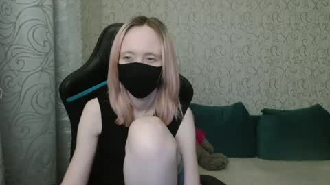 Snapshot of rebesaolset chatting on 12-17-24, 02:00 RebesaOlset online show from 12-17-24, 02:00