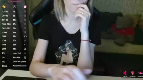 Snapshot of rebesaolset chatting on 12-14-25, 04:34 RebesaOlset online show from 12-14-25, 04:34