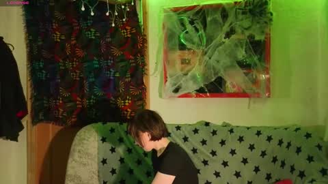 Snapshot of reborn_elf chatting on 10-31-25, 04:30 Lara online show from 10-31-25, 04:30