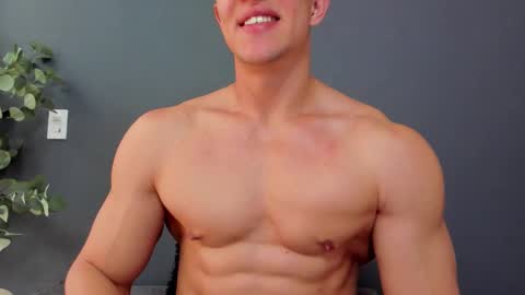 Snapshot of recce_taylor4 chatting on 02-14-26, 04:15 twitter REECET26 instagram RECCETAYLOR online show from 02-14-26, 04:15