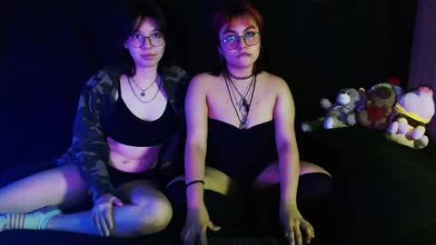 red_cherry2 online show from 04-23-26, 07:41