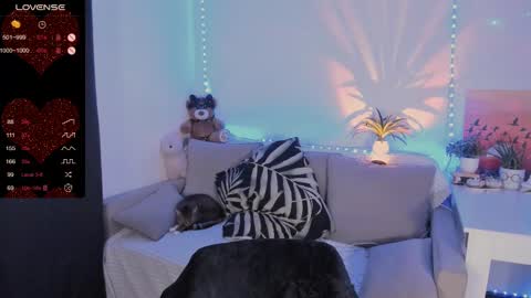 Mia online show from 02-10-25, 11:46