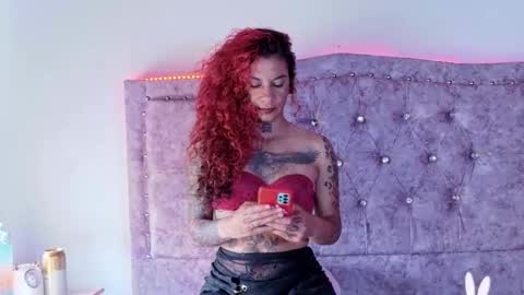 Instagram Valerie yourdream online show from 12-22-25, 05:21