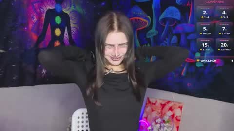 Mia online show from 10-31-25, 04:02