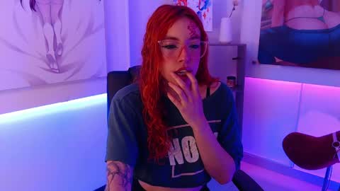 Snapshot of redgirrl_77 chatting on 05-31-26, 12:01 Mere online show from 05-31-26, 12:01