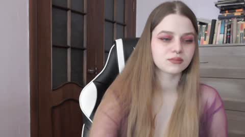Lily online show from 02-05-25, 03:13
