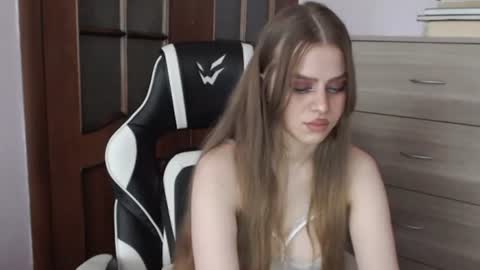 Lily online show from 07-02-26, 03:23