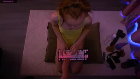 Snapshot of redhead_shark chatting on 04-29-26, 12:31 Redhead Shark online show from 04-29-26, 12:31