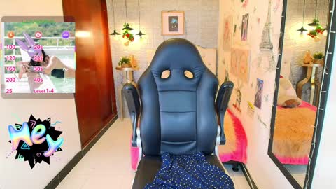 Lili Lopez online show from 01-24-25, 07:49