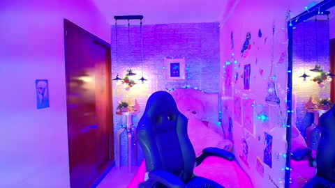 Lili Lopez online show from 01-29-25, 02:09