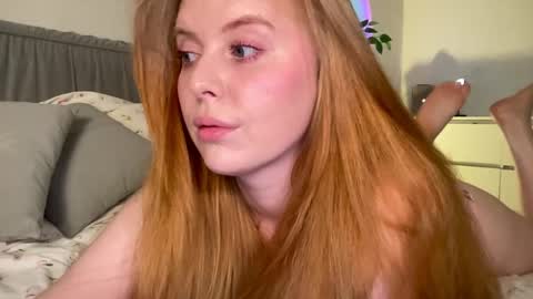 Snapshot of redhotvixen_ chatting on 05-09-26, 01:00 Sofia online show from 05-09-26, 01:00