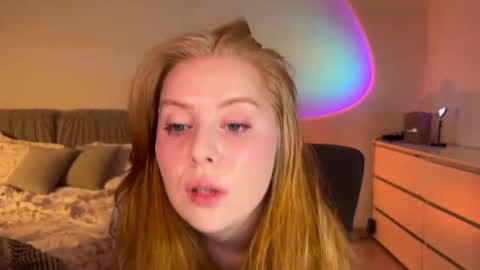 Snapshot of redhotvixen_ chatting on 05-11-26, 12:05 Sofia online show from 05-11-26, 12:05