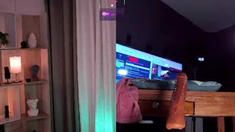 Snapshot of redjasmine_ chatting on 06-19-26, 12:37 Red Jasmine online show from 06-19-26, 12:37