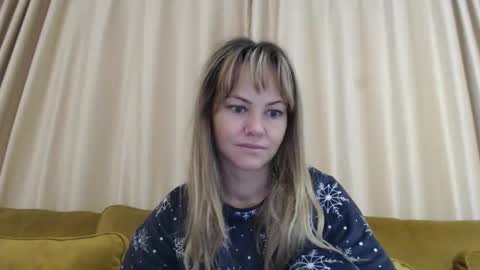 Snapshot of redjessica chatting on 10-20-25, 04:35 RedJessica online show from 10-20-25, 04:35