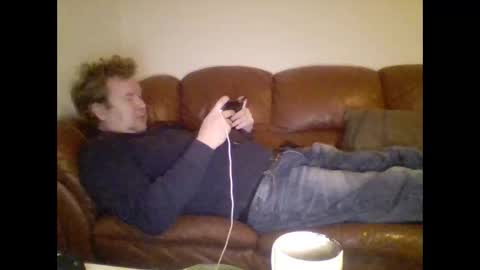 Snapshot of redlols chatting on 10-13-25, 12:43 redlols online show from 10-13-25, 12:43