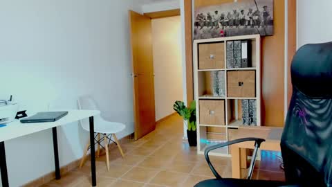 Snapshot of redskyxxx_ chatting on 01-29-25, 10:58 Sofia online show from 01-29-25, 10:58
