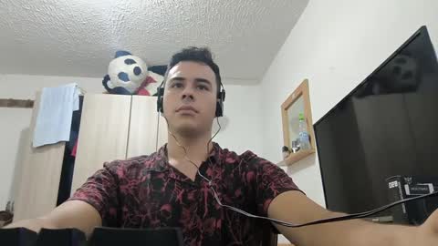 Snapshot of redsoul951869 chatting on 09-10-25, 06:35 RedsoulReaver online show from 09-10-25, 06:35