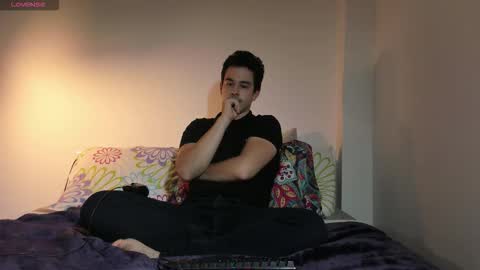 Snapshot of redsoul951869 chatting on 11-11-25, 12:10 RedsoulReaver online show from 11-11-25, 12:10