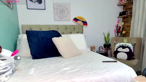 Yanella online show from 07-05-26, 01:18