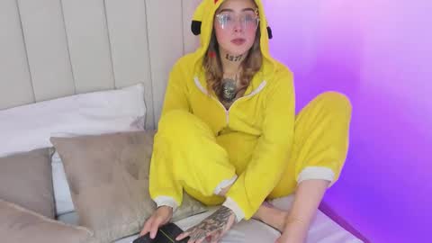 Snapshot of reikaminato chatting on 09-20-25, 01:45 Reika  online show from 09-20-25, 01:45