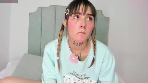 Snapshot of reikaminato chatting on 10-04-25, 03:43 Reika  online show from 10-04-25, 03:43