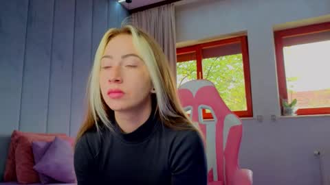 Snapshot of reina_cummings chatting on 10-26-25, 07:03 reina cummings online show from 10-26-25, 07:03