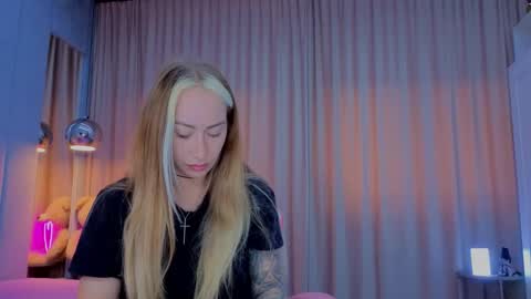 Snapshot of reina_cummings chatting on 11-12-25, 07:09 reina cummings online show from 11-12-25, 07:09