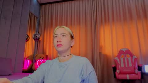 Snapshot of reina_cummings chatting on 11-17-25, 07:03 reina cummings online show from 11-17-25, 07:03