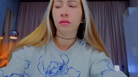 Snapshot of reina_cummings chatting on 11-23-25, 06:35 reina cummings online show from 11-23-25, 06:35