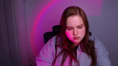 Snapshot of reinakitty_ chatting on 12-19-25, 02:13 Reina online show from 12-19-25, 02:13