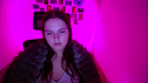 Reina online show from 02-15-26, 07:51