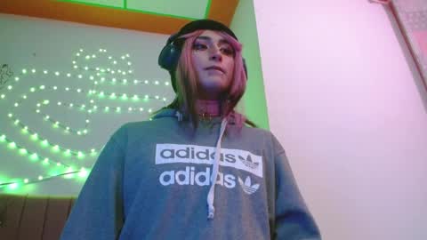 reiv_femboy online show from 04-05-26, 05:59