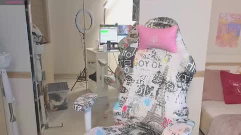 Snapshot of relax_time_ chatting on 09-28-25, 11:48 Anna online show from 09-28-25, 11:48