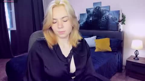 RemiPeach online show from 06-12-26, 04:06
