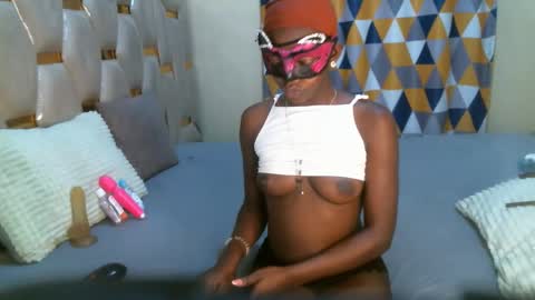 remmyqueen online show from 04-21-26, 01:42